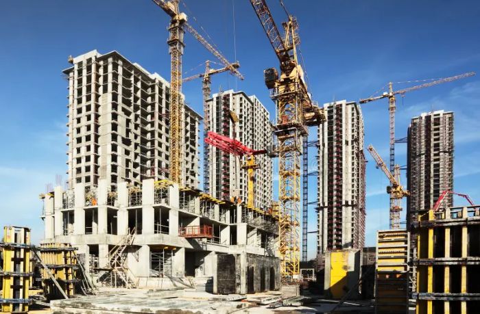 many-tall-buildings-under-construction-cranes-20004270